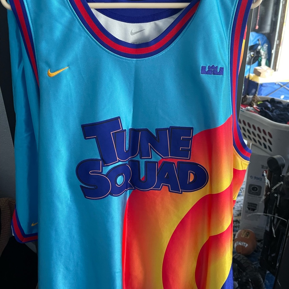 Lightly used LEBRON basketball outfit 2xl
